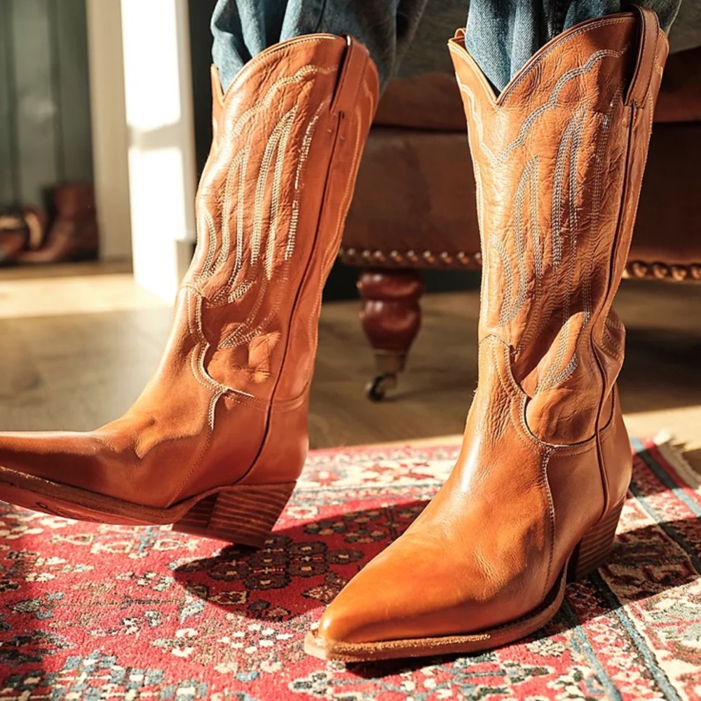 ISO free people Ainsley Mid Western Boots tan 6